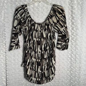 Flared ruffle sleeves